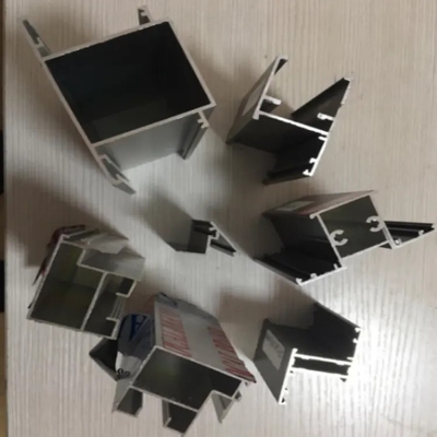 comprare Spolverizzi il profilo di alluminio rivestito dell'estrusione ha anodizzato la decorazione su misura l'elettroforesi online manufacture